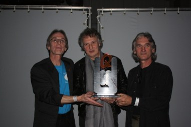 AW - Ritchie David & Jim with Q trophy 03